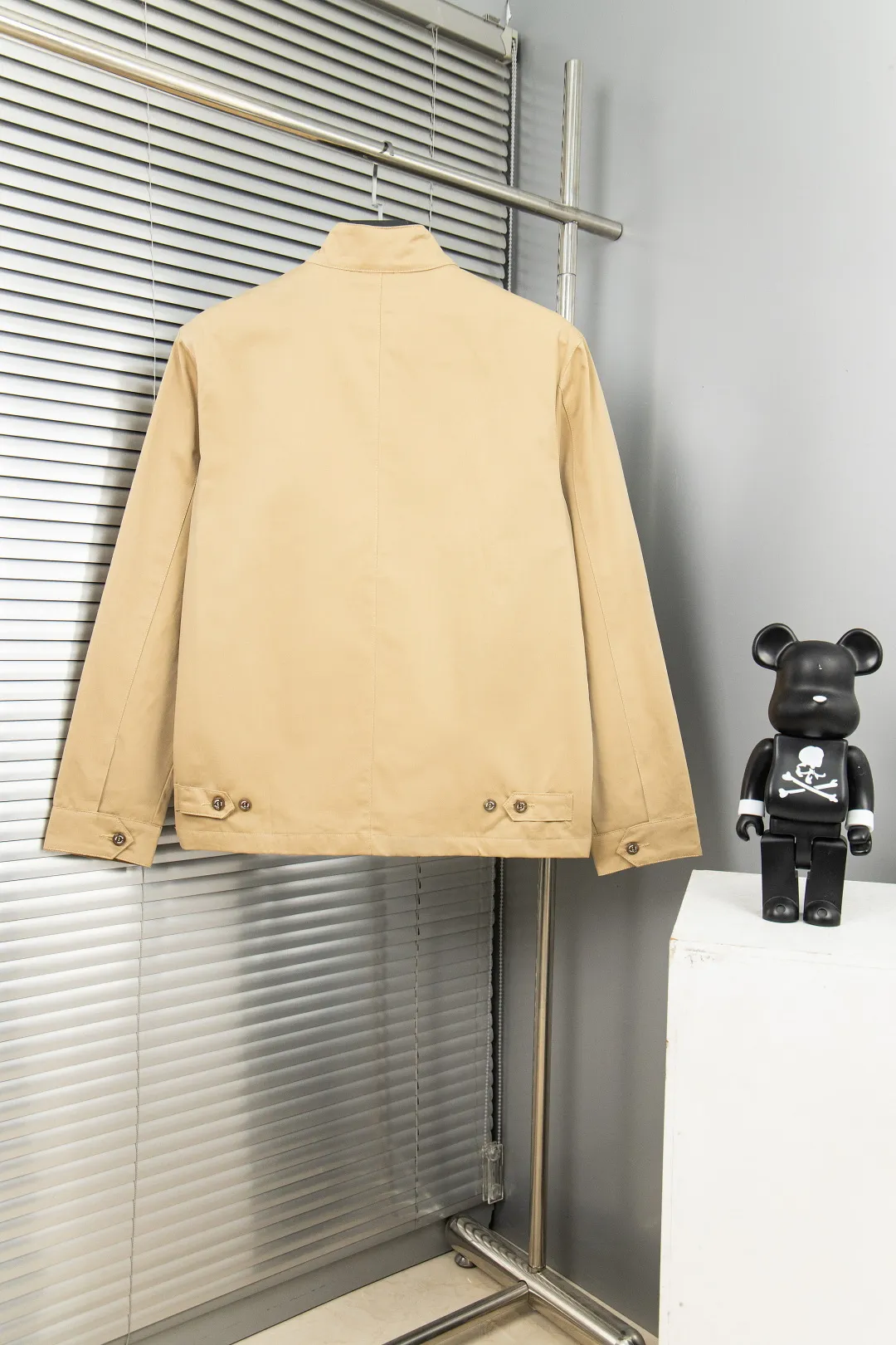 🅿️330 new model number: B129 Ralph Lauren's new 2024 classic old money style stand collar executive zipper jacket 1️⃣Selected from high-quality original developed pure cotton fabrics, with customized plaid lining inside, the overall wearing effect is very soft and comfortable, 2️⃣The workmanship details are perfectly controlled, the chest is exquisitely embroidered with small logos, and the dropped shoulders are made of splicing technology to create a unique design style that highlights your personality! The version is simple but not simple! 3️⃣ Complete with tag accessories, unisex design, and a very versatile jacket for men and women! Color: black, navy, khaki, green Size: S, M, L, XL